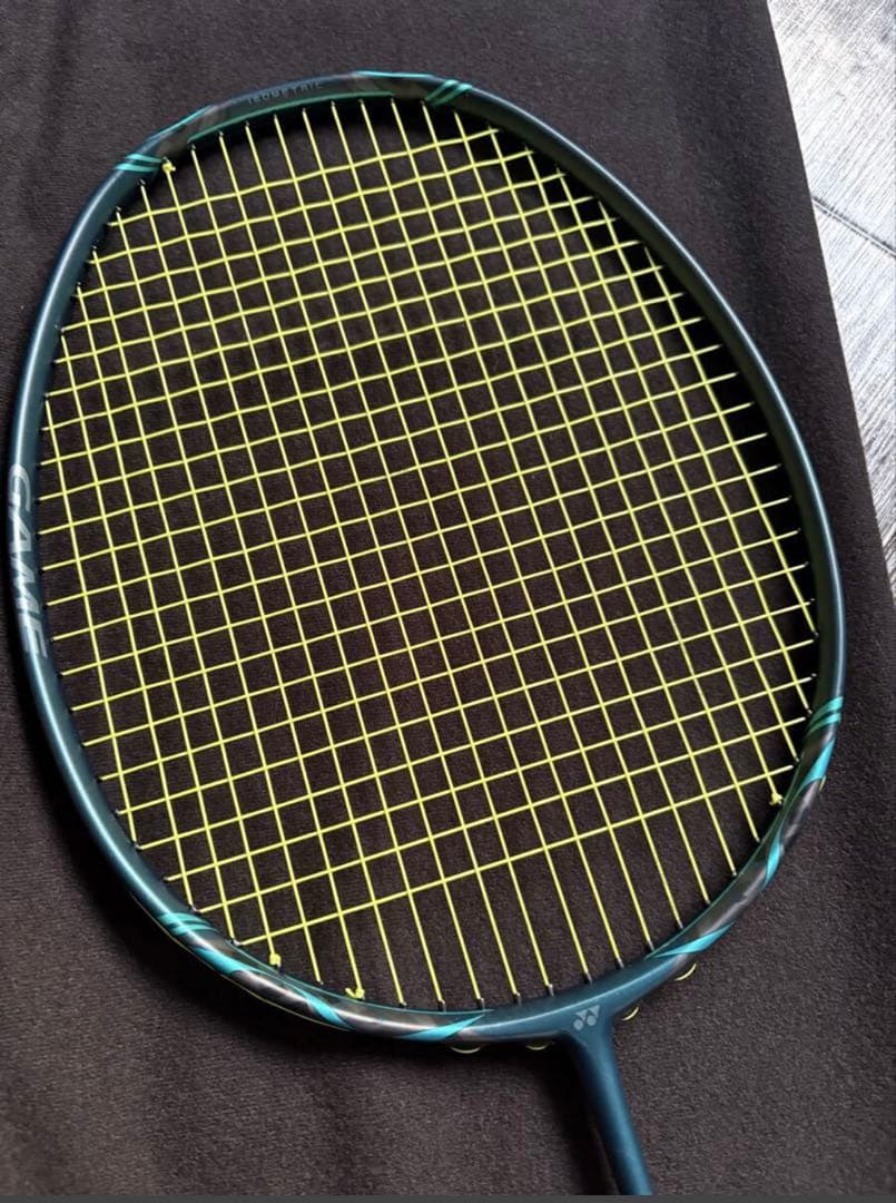 ☆YONEX ヨネックス　ナノフレア 800 ゲーム（NANOFLAR)4U5
